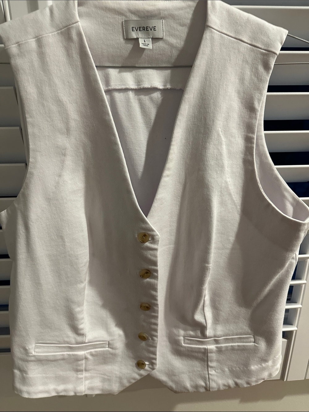 Evereve Cream Button-Front Sleeveless Vest